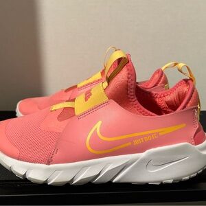 Nike Flex Run Youth size 5.5